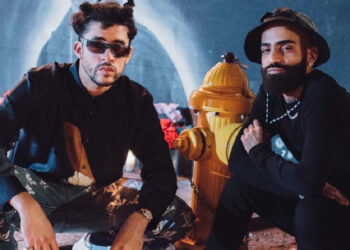 VIDEO | Bad Bunny y Arcángel improvisan concierto en el techo de una gasolinera
