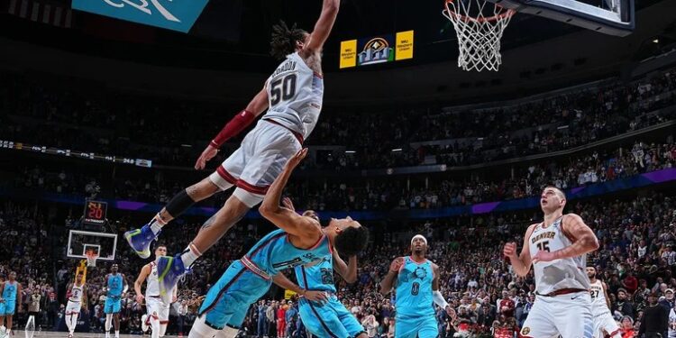 Las dos impactantes volcadas en la jornada de Navidad que se postulan para ser de las mejores del año en la NBA