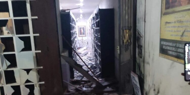 Explosión de pirotecnia en celebración a la virgen en Querétaro deja 14 heridos