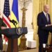 Ucrania nunca estará sola, promete Biden a Zelenski