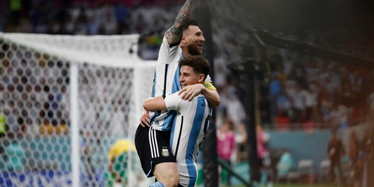Argentina vence a Australia y va a cuartos de Qatar 2022