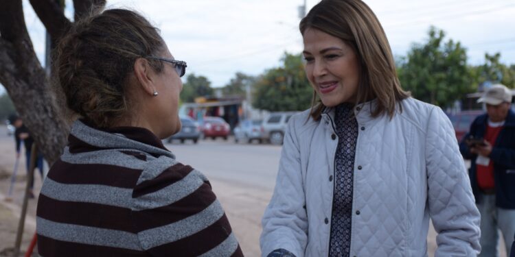 ADULTOS MAYORES RECIBEN APOYO DE DIF CAJEME TRAS PERDER SU CASA EN INCENDIO