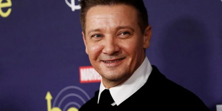 El actor Jeremy Renner «Ojo de Alcón» fue operado tras el accidente en Nevada y permanece en la unidad de cuidados intensivos