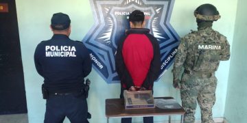 CAPTURA LA POLICÍA MUNICIPAL A MENOR DE EDAD CON DROGA Y RÉPLICA DE ARMA DE FUEGO