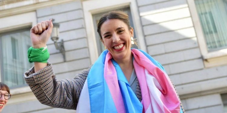 España, primer país de Europa que reconoce licencia menstrual