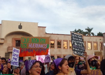 Marchan en Cajeme por el Día de la Mujer; termina con descontrol.
