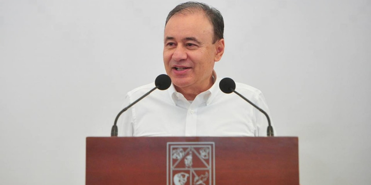 Gobernador Alfonso Durazo anuncia becas para 20 mil estudiantes universitarios