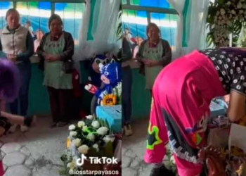 Contratan a payasos y al llegar se dan cuenta que era el funeral de un niño