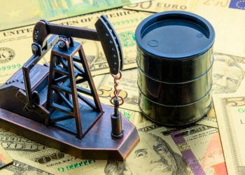 Cae precio del petróleo por debajo de los 70 dólares por barril