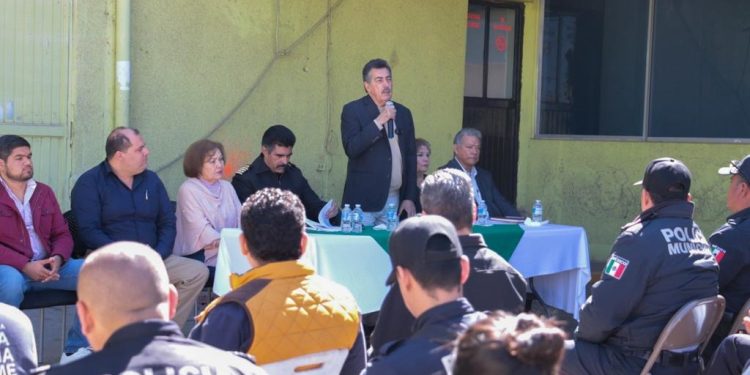 ENCABEZA MESA DE DIÁLOGO ALCALDE CON LAS Y LOS AGENTES DE LA SSPM