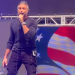 Jaime Camil se equivoca al cantar himno de EU y le llueven críticas | Video