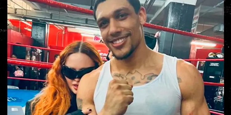 Madonna estrena romance con Josh Popper, 35 años menor