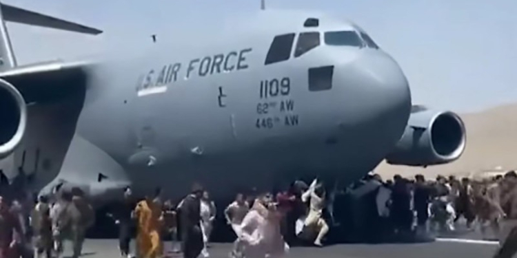 Talibanes matan a responsable de atentado contra aeropuerto en Kabul