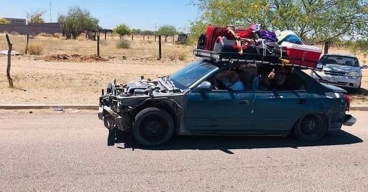 Captan a familia disfrutando de sus vacaciones en su Charanguita