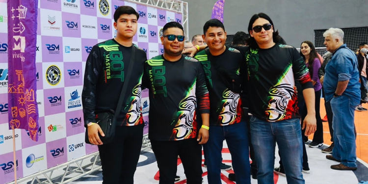 Participan estudiantes sonorenses en competencia de robótica en Brasil