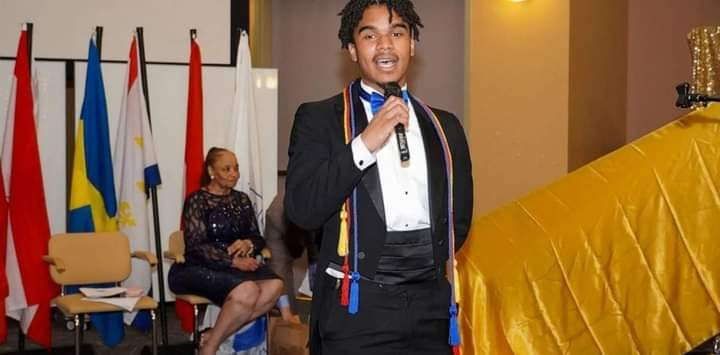 Joven Récord: Tiene 16 años y recibió 9 millones en becas para ingresar a universidad