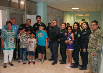 LLEVAN ALEGRÍA POLICÍAS MUNICIPALES A NIÑOS GUERREROS QUE LUCHAN CONTRA EL CÁNCER.