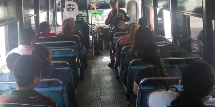 IMPLEMENTA POLICÍA MUNICIPAL OPERATIVO DE PROXIMIDAD SOCIAL EN CAMIONES SUBURBANOS