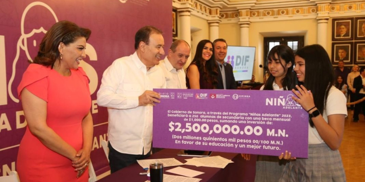 CON EL PROGRAMA NIÑAS ADELANTE, APOYAMOS A NIÑAS Y ADOLESCENTES PARA QUE CONTINÚEN SUS ESTUDIOS: ALFONSO DURAZO