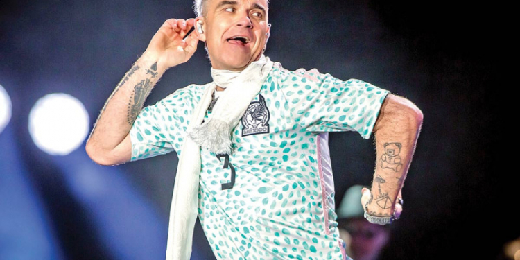 Robbie Williams se adueña de la noche en el Tecate Emblema