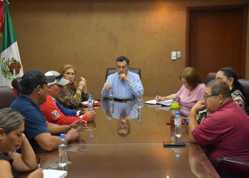 TIENDE LAMARQUE CANO A VECINOS QUE BUSCAN SOLUCIÓN A VIVIENDA