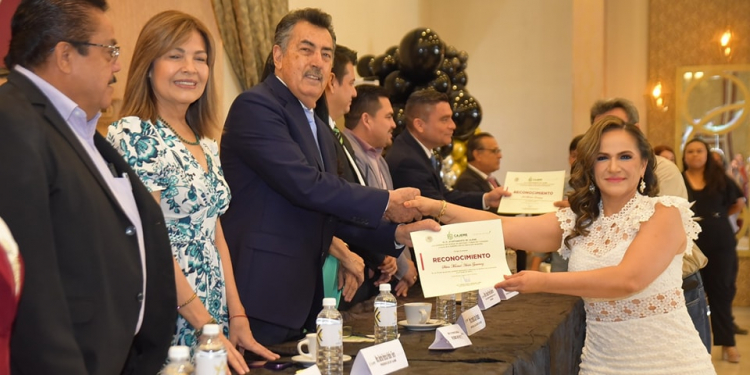 GOBIERNO MUNICIPAL RECONOCE A LAS Y LOS DOCENTES DE CAJEME