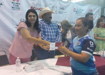 Diputada Ernestina Castro, Participa en la entrega de apoyos de programas sociales