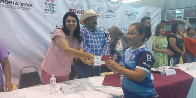 Diputada Ernestina Castro, Participa en la entrega de apoyos de programas sociales