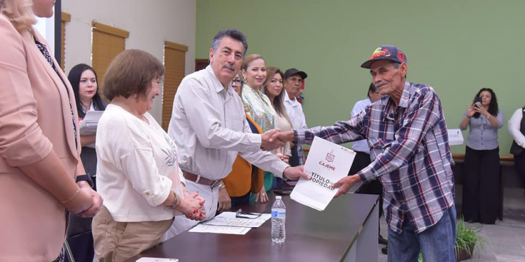 BRINDA LAMARQUE CANO CERTEZA JURÍDICA A CIEN FAMILIAS DE VARIAS COLONIAS