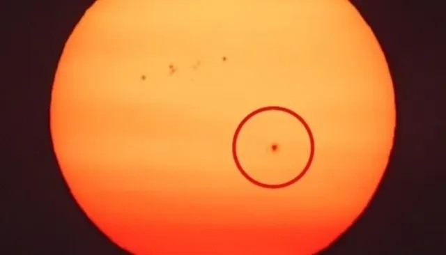DETECTAN UNA MANCHA EN EL SOL, DE 4 VECES EL TAMAÑO DE LA TIERRA, QUE ALERTA A LOS EXPERTOS