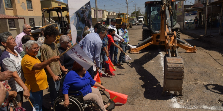 Da Lamarque Cano, Banderazo a pavimentación en calles Yaqui y Paseo Miravalle