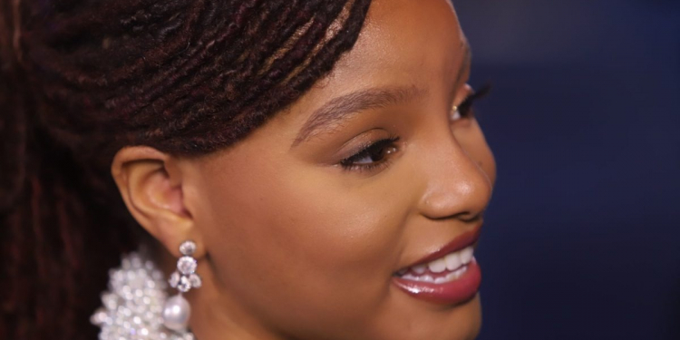 Sorprenden a la actriz Halle Bailey en restaurante de la CDMX con bello detalle