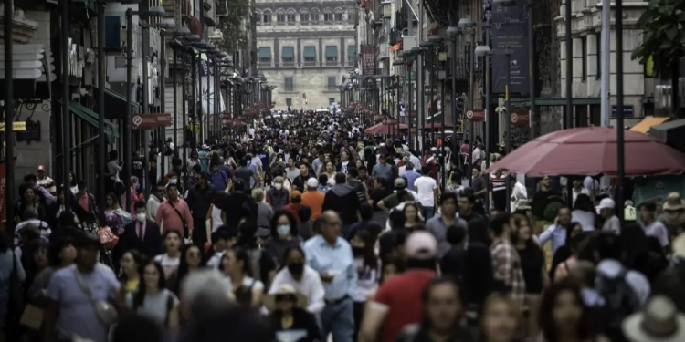 Uno de cada 5 mexicanos ha sido discriminado; forma de vestir, principal motivo