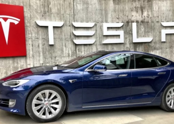 TESLA RETIRA 1.1 MILLONES DE AUTOS EN CHINA POR ERRORES EN FRENADO Y ACELERACIÓN