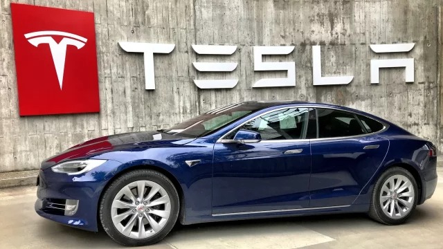 TESLA RETIRA 1.1 MILLONES DE AUTOS EN CHINA POR ERRORES EN FRENADO Y ACELERACIÓN