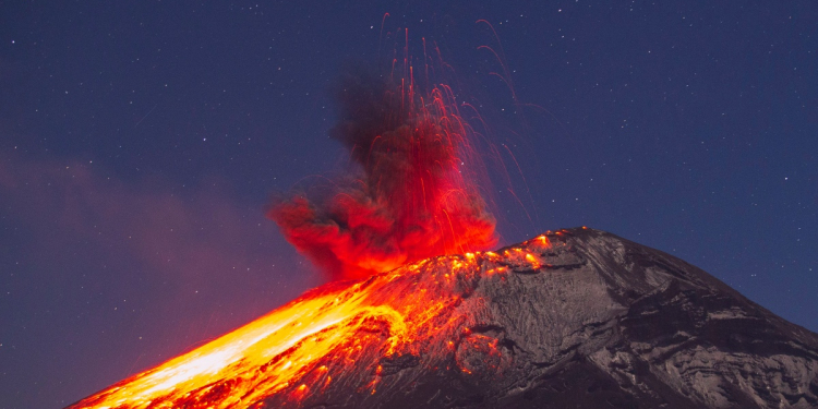 Popocatépetl mantuvo su actividad durante la madrugada