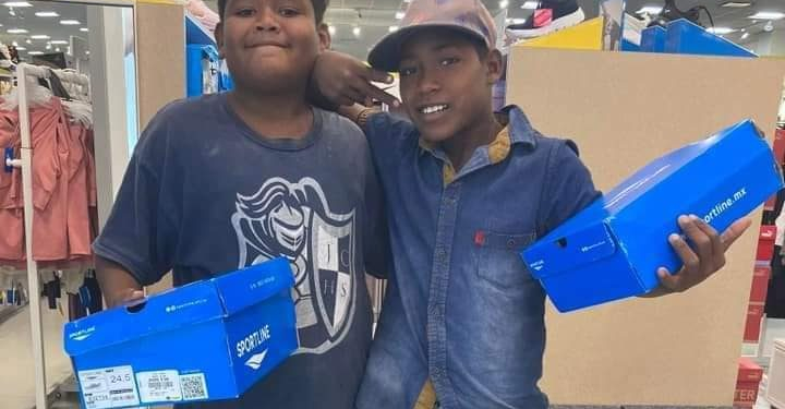 CIUDADANO DE LOS CABOS, B.C.S. ES GENEROSO CON NIÑOS DE EXCASOS RECURSOS