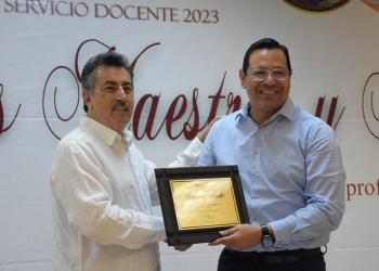RECONOCE LAMARQUE CANO A MAESTRAS Y MAESTROS POR SU ENTREGA A LA EDUCACIÓN PÚBLICA EN CAJEME