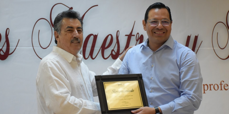 RECONOCE LAMARQUE CANO A MAESTRAS Y MAESTROS POR SU ENTREGA A LA EDUCACIÓN PÚBLICA EN CAJEME