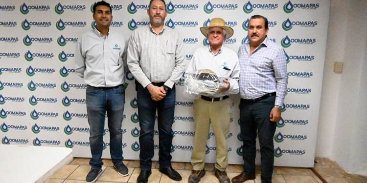 CON LA ENTREGA DE UNIFORMES AL PERSONAL OPERATIVO Y ADMINISTRATIVO EL OOMAPAS DE CAJEME PROTEGE LA INTEGRIDAD Y BIENESTAR DE LOS TRABAJADORES