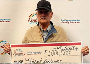 SE LE ACABÓ LA GASOLINA Y GANO LA LOTERÍA CON UN BOLETO QUE COMPRÓ CON SUS ÚLTIMOS 20 DÓLARES