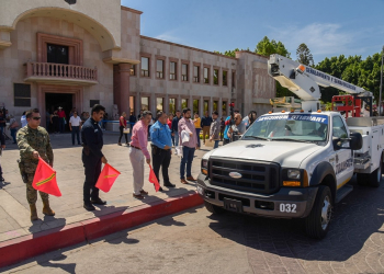 ENTREGA ALCALDE LAMARQUE CANO GRÚA A LA SSPM