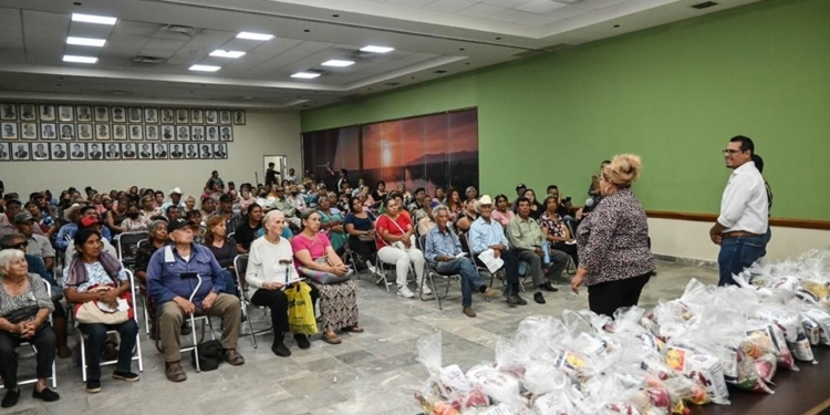 ENTREGA DIF CAJEME APOYOS A ADULTOS MAYORES DEL PROGRAMA MANOS QUE PROTEGEN