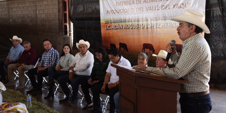 PARTICIPA LAMARQUE CANO EN DOTACIÓN DE ALIMENTOS PARA GANADO