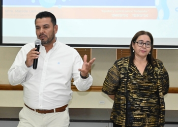 PONEN EJEMPLO TRABAJADORES DEL MUNICIPIO AL REGULARIZAR SUS RECIBOS DE AGUA