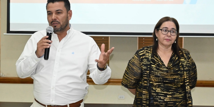 PONEN EJEMPLO TRABAJADORES DEL MUNICIPIO AL REGULARIZAR SUS RECIBOS DE AGUA