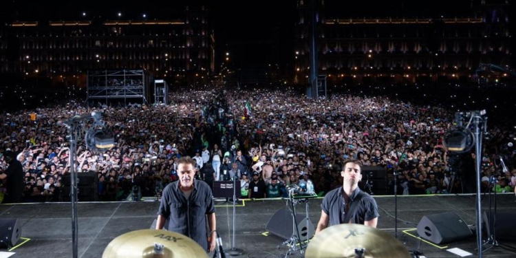 LOS FABULOSOS CADILLACS ROMPEN RÉCORD CON 300 MIL PERSONAS EN EL ZÓCALO DE LA CDMX