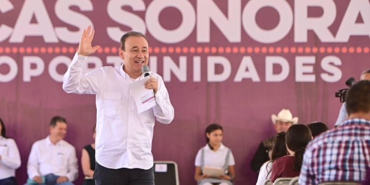 ENTREGA GOBERNADOR BECAS “SONORA DE OPORTUNIDADES” PARA PRIMARIA Y SECUNDARIA DE ARIZPE Y BACOACHI