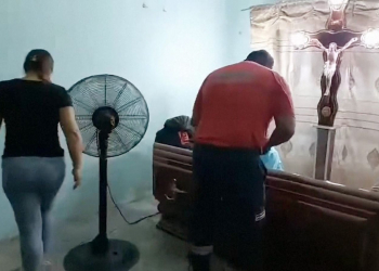 ECUADOR INVESTIGA CASO DE MUJER QUE DESPERTÓ DURANTE SU VELORIO