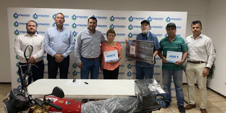 ENTREGA PREMIOS DEL MES DEL PADRE EL OOMAPAS DE CAJEME